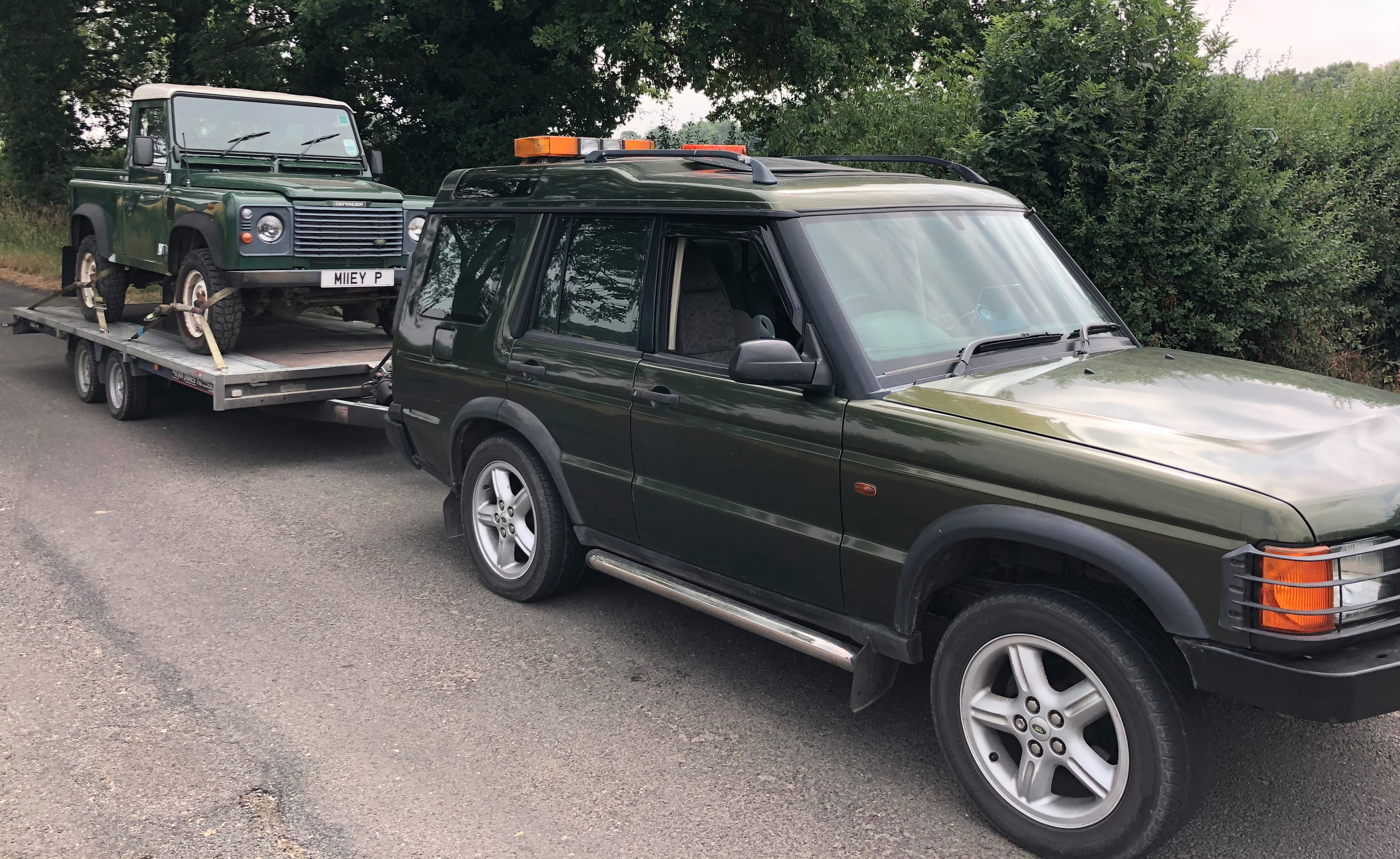 Land Rover Defender transport